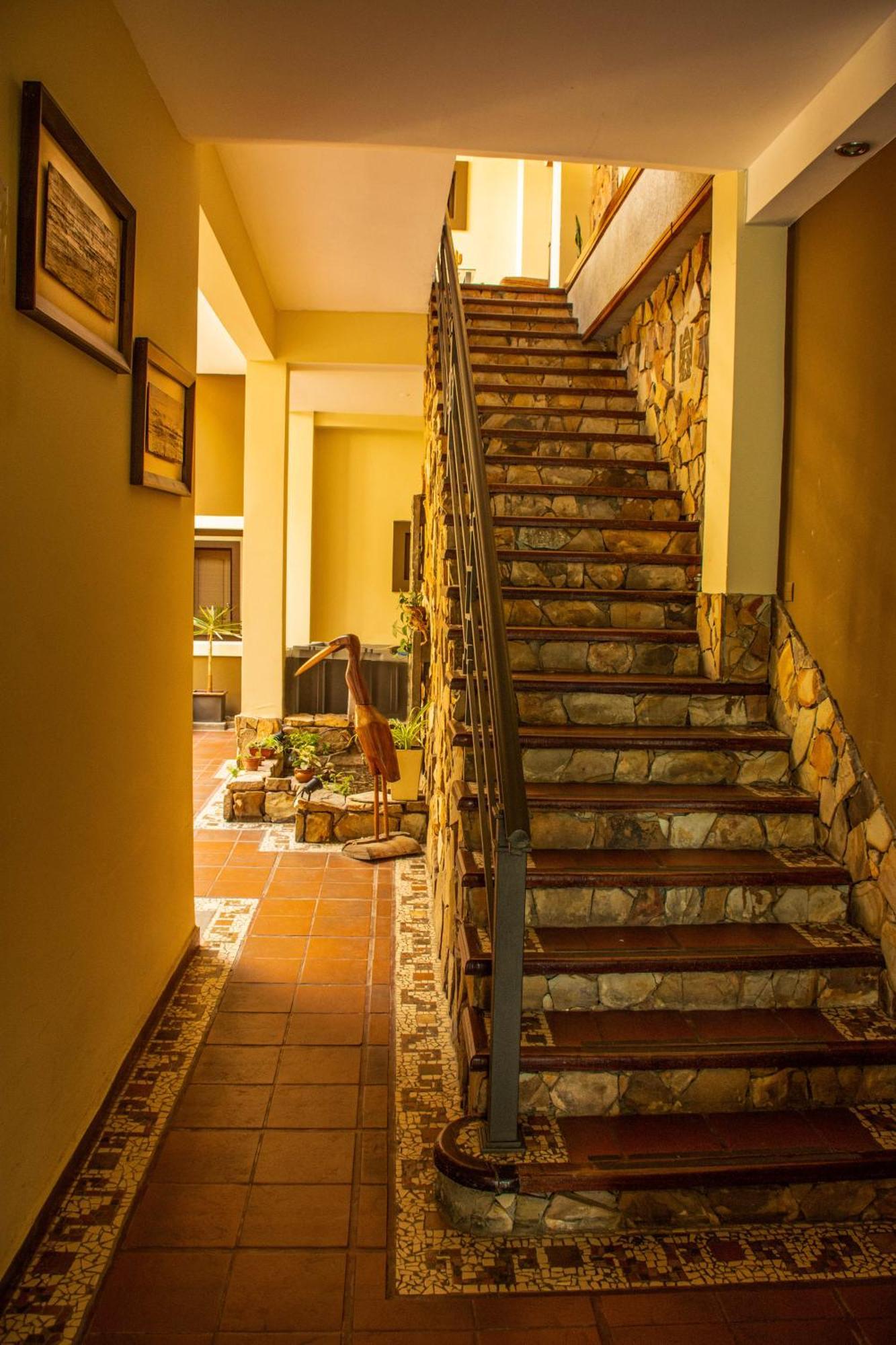 Hotel Inkai Салта Екстериор снимка